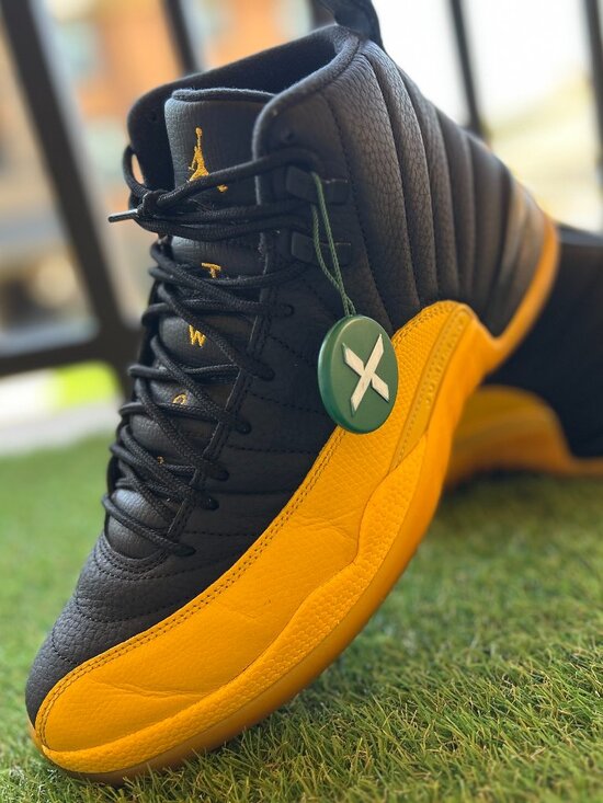 Nike Air Jordan 12 University Gold Black Size 9.5 Men 130690-070 main image 6